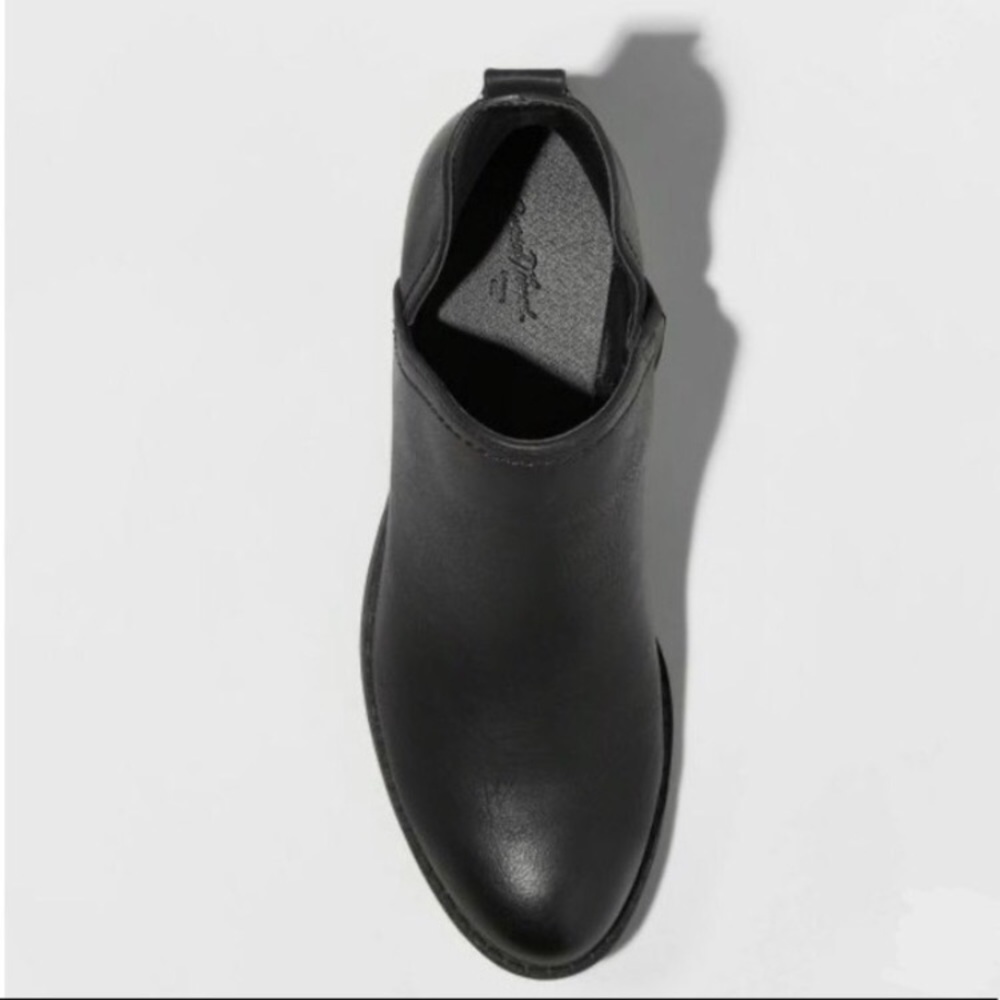 Universal Thread Black Nora V-Cut Ankle Bootie NWT - Picture 3 of 5